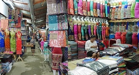 Khua Din Market　Talat Khuadin　クアディンマーケット　市場　タラートクアディン　衣装　シン