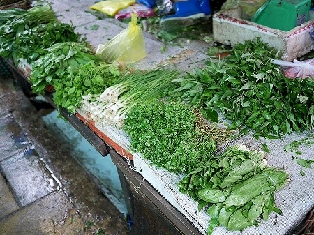 Khua Din Market　Talat Khuadin　クアディンマーケット　市場　タラートクアディン　野菜　パクチー