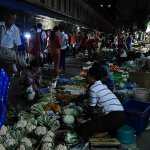 ミャンマー　ヤンゴン　26番通り　ナイトマーケット　暗い　市場