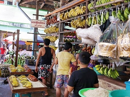 ミャンマー　ヤンゴン　インセイン市場　バナナ