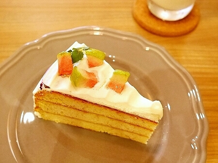 台湾　台北　Heritage Bakery & Cafe　紅心芭樂戚風蛋糕　グァバシフォンケーキ