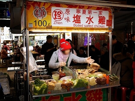 台湾　台北　寧夏夜市　雨　原味珍塩水鶏