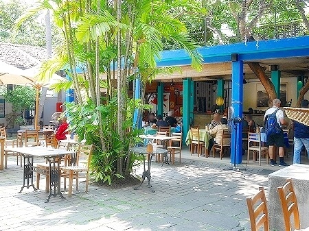スリランカ　コロンボ　Barefoot Garden Cafe　ベアフットガーデンカフェ