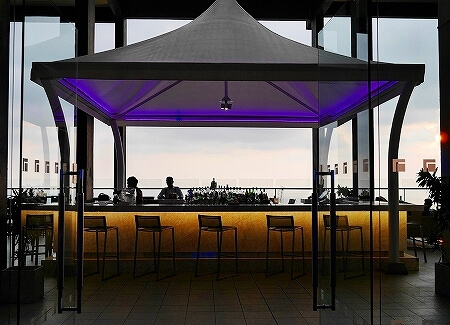 コロンボ　スリランカ　モーベンピックホテル　movenpick　おすすめ　ルーフトップバー　Vistas Bar