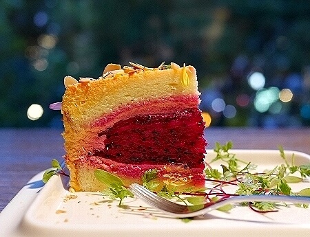 台湾　台北　The One 花園蔬果蛋糕　ガーデンフルーツショートケーキ　ドラゴンフルーツ　フルーツティー　カフェ