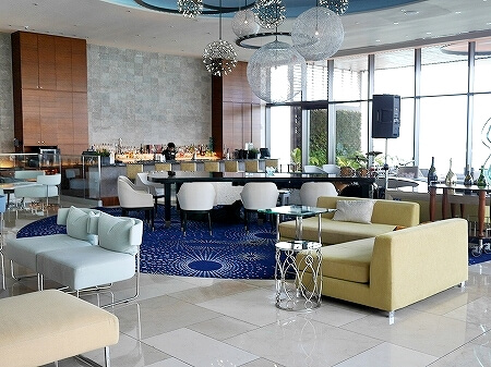 デュシタニ　グアム　リゾート　ホテル　Dusit Thani Guam resort hotel　ロビーラウンジ　Lobby Lounge