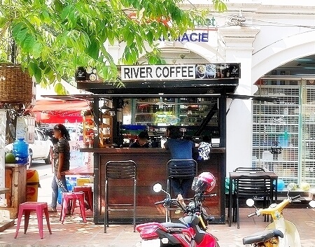 カンボジア　シェムリアップ　RIVER COFFEE　リバーコーヒー　カフェ　ジューススタンド　フルーツシェイク　フルーツジュース