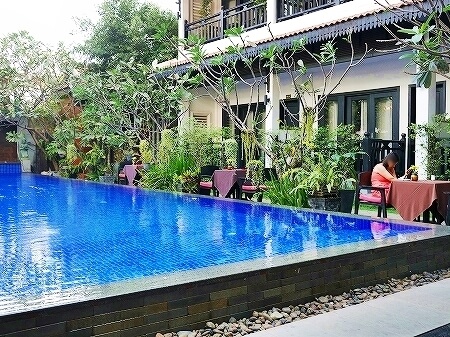シェムリアップ　クメール マンション ブティック ホテル　Khmer Mansion Boutique Hotel　カンボジア　レストラン　朝食　プール