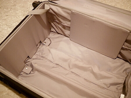 無印良品「半分の厚みで収納できるソフトキャリー L」をスーツケースに