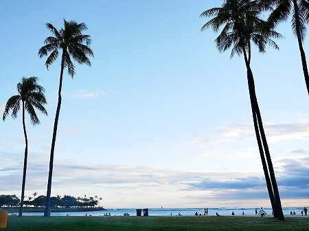ハワイ　アラモアナビーチパーク　サンセット　アラモアナホテル　最寄りのビーチ　夕日　夕焼け