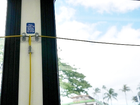 ハワイ　交通手段　移動手段　ザ・バス　The Bus 　乗り方　料金　降り方　降車方法　乗車方法　ワイヤー　ロープ