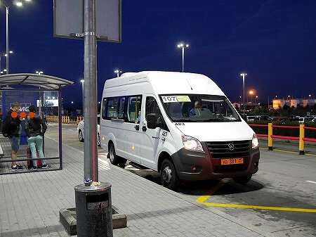 ウラジオストク空港　移動方法　107番バス　乗り場　時間　料金　ロシア