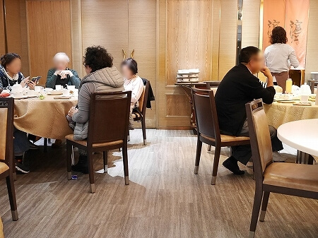 香港　蟹味噌　滬江大飯店　上海蟹　Wu Kong Shanghai Restaurant　おすすめ　店内　一人旅