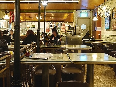 香港　翠華餐廳　すいかレストラン　富東広場　喫茶店　店内