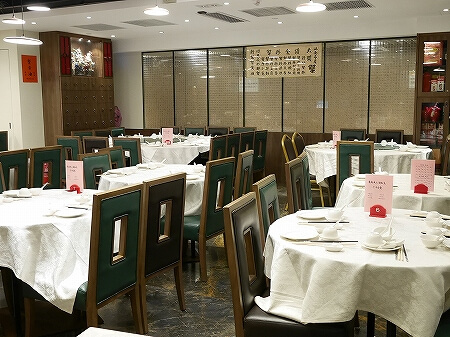 香港　老上海飯店　湾仔　上海蟹　蟹味噌麺　ヌードル　席　店内