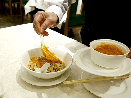 香港　老上海飯店　湾仔　上海蟹　蟹味噌麺　ヌードル　蟹粉撈麺　蟹粉拌麺