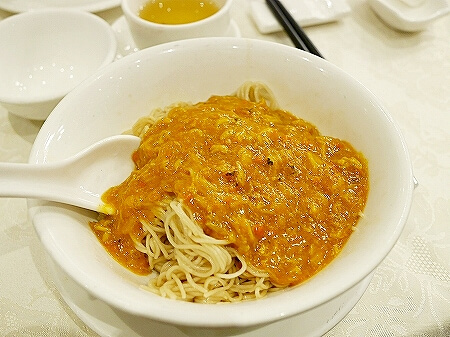 香港　老上海飯店　湾仔　上海蟹　蟹味噌麺　ヌードル　蟹粉撈麺　蟹粉拌麺