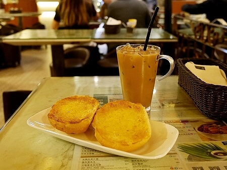 香港　翠華餐廳　すいかレストラン　富東広場　喫茶店　ロールパンのトースト甘いコンデンスミルクがけ