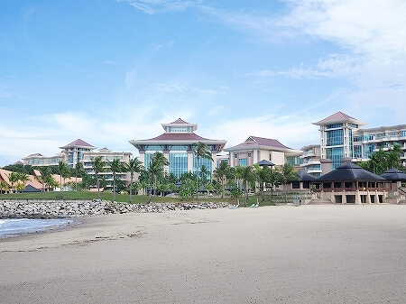 ブルネイ　7つ星ホテル　エンパイアホテル　宿泊記　アクティビティ・施設　The Empire Brunei　ビーチ　砂浜