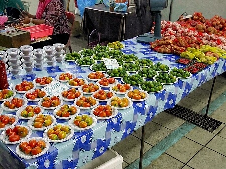 ブルネイ　ガドンナイトマーケット　ローカルフード　おすすめグルメ　ブログ　旅行記　野菜