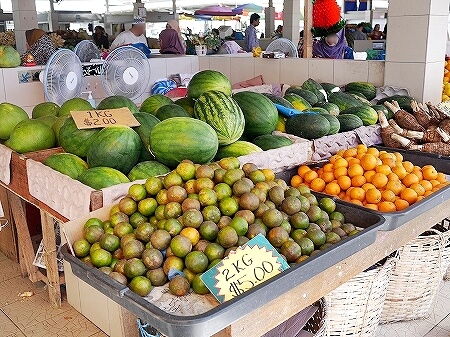 ブルネイ　キアンゲマーケット　Kianggeh Market　市場　観光　旅行記　ブログ　野菜　フルーツ　果物
