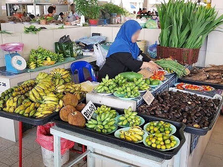 ブルネイ　キアンゲマーケット　Kianggeh Market　市場　観光　旅行記　ブログ　バナナ　フルーツ　果物