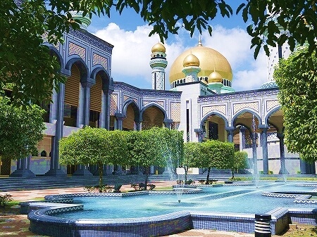 ブルネイ「ニューモスク」（ジャミ・アス・ハサナル・ボルキア・モスク）Jame 'Asr Hassanal Bolkiah Mosque　ブログ　旅行記　観光