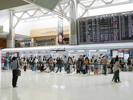 2022年7月現在の成田空港第2ターミナルの様子　コロナ禍　アフターコロナ　お店　開いているか　営業　混み具合　出発口