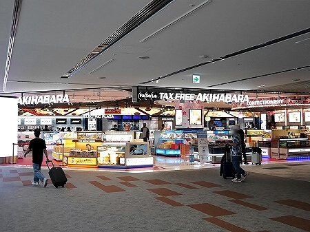 2022年7月現在の成田空港第2ターミナルの様子　コロナ禍　アフターコロナ　お店　開いているか　営業　混み具合　免税店