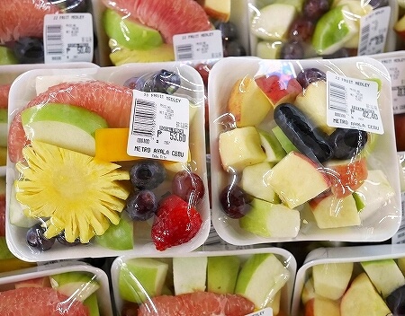 セブ旅行記　アヤラセンター内のスーパー「METRO」　メトロ　アヤラモール　ブログ　果物売り場　カットフルーツ盛り合わせ
