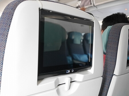 2022年7月　夏　フィリピン航空搭乗記　機内　席　マニラ乗り継ぎ　成田－セブ　旅行記　ブログ　コロナ禍　PR428　モニター　USBポート
