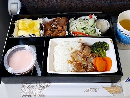2022年7月　夏　フィリピン航空搭乗記　機内　席　マニラ乗り継ぎ　成田－セブ PR428　旅行記　ブログ　コロナ禍　機内食