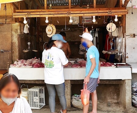 セブ旅行記　マクタン島の市場　Saac Wet Market　マーケット　ブログ　口コミ　フルーツ　買い物　肉屋