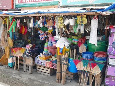 セブ旅行記　マクタン島の市場　Saac Wet Market　マーケット　ブログ　口コミ　フルーツ　買い物　雑貨屋