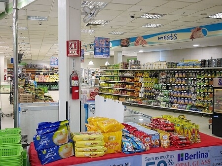 セブ旅行記　マクタン島リゾートエリアのスーパーマーケット「メトロ」　Metro Fresh 'N Easy Mactan　両替所　ブログ　口コミ　店内
