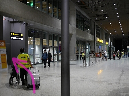 セブ旅行記　セブ・マクタン国際空港　国内線ターミナルから国際線ターミナルへの移動方法　徒歩　T1からT2への行き方　ブログ　画像　地図　マップ