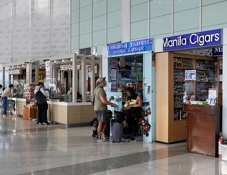 深夜早朝　マニラ空港第2ターミナル　国際線搭乗ゲート　店　レストラン　ラウンジ　T2　フィリピン航空　ブログ　乗り継ぎ　トランジット