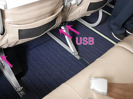 MIATモンゴル航空搭乗記　料金　機内の様子　ブログ　口コミ　感想　レビュー　旅行記　一人旅　女子旅　機内　エコノミークラス　シート　席　USBポート　スマホ充電　電源　広さ