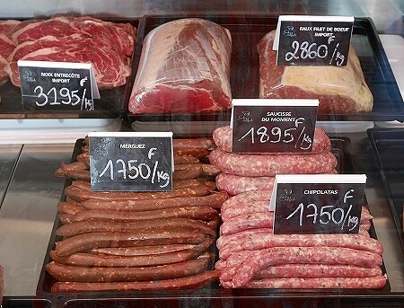 ヌメアのマルシェ　おすすめ　値段　ニューカレドニア旅行記　ブログ　口コミ　朝市　市場　肉屋　値段　ソーセージ