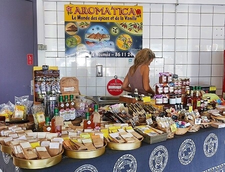 ヌメアのマルシェ　おすすめ　値段　ニューカレドニア旅行記　ブログ　口コミ　朝市　市場　蜂蜜　バニラビーンズ