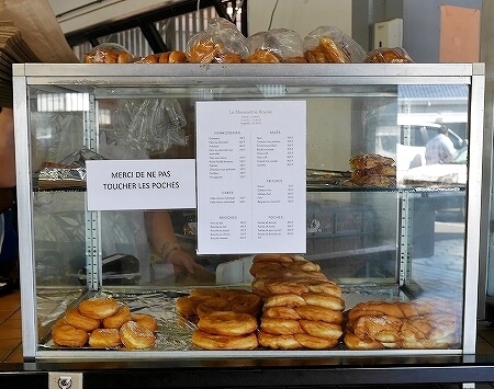 ヌメアのマルシェ　おすすめ　値段　ニューカレドニア旅行記　ブログ　口コミ　朝市　市場　パン屋　　値段　ドーナツ