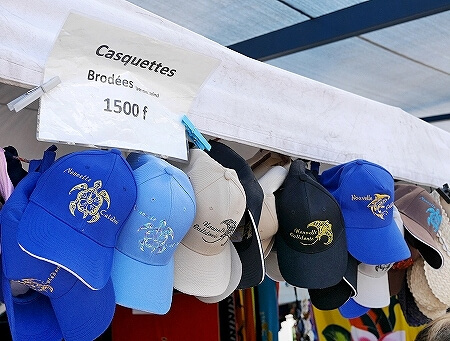 ヌメアのマルシェ　ニューカレドニア旅行記　ブログ　口コミ　朝市　市場　お土産屋　女子旅　ウミガメの帽子