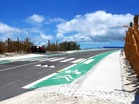 ニューカレドニアのウベア島旅行記ブログ　新しいムリ橋の自転車用通路