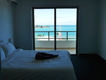 ニューカレドニア　ヌメア　カーサ・デル・ソーレアパートメンツのベッドルームからの眺め　旅行記ブログ