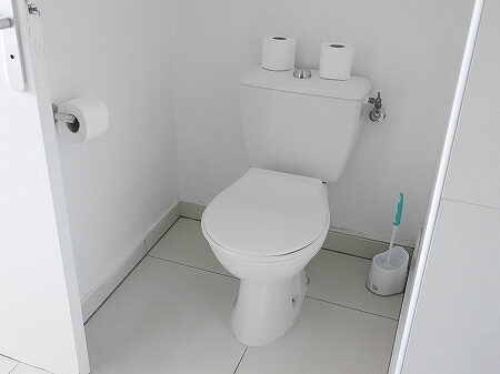 ニューカレドニア　ヌメア　カーサ・デル・ソーレアパートメンツのトイレ　旅行記ブログ