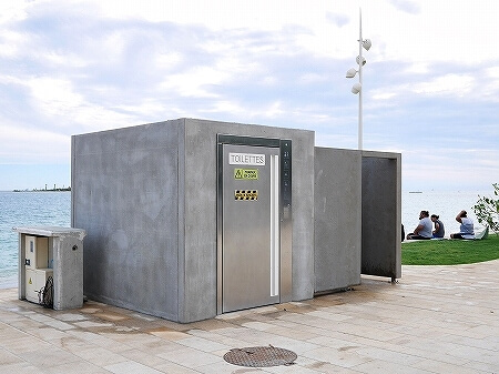 ニューカレドニアのヌメアのアンスバタビーチのトイレ