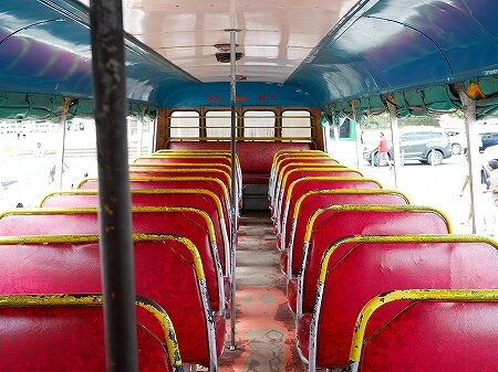 フィジーのバスの乗り方（バスの座席）