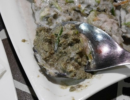 フィジーのフィジー料理レストラン「Isa Lei Fijian Restaurant」の淡水ムール貝料理「stuffed kai」（旧「Sweet Laisa's Kitchen」）