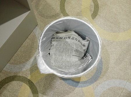 旅先の生ごみ用の新聞紙