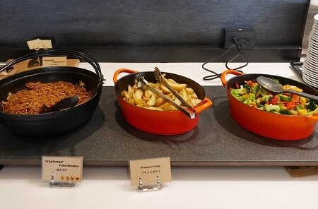 成田空港第１ターミナルのプライオリティパスで入れるラウンジ「I.A.S.S Superior Lounge -NOA-」の食べ物・メニュー